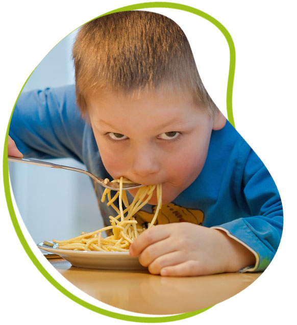 Criança com dificuldades alimentares